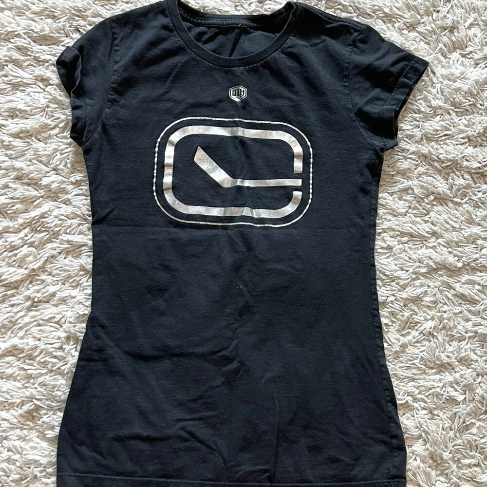 Canucks Logo Tee